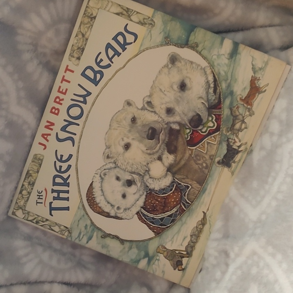The Three Snow Bears Book by Jan Brett,2007